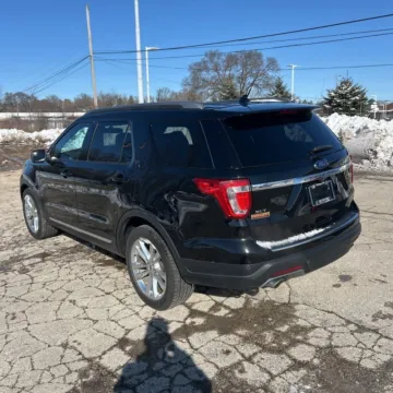 More photos of 2018 Ford Explorer XLT at Indy Auto Man - Indianapolis, IN