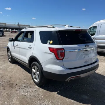 More photos of 2017 Ford Explorer XLT at Indy Auto Man - Indianapolis, IN