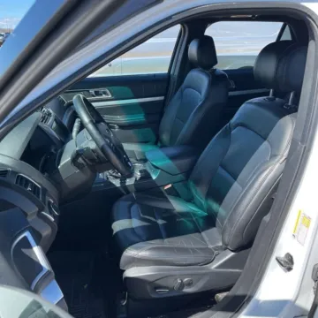 More photos of 2017 Ford Explorer XLT at Indy Auto Man - Indianapolis, IN