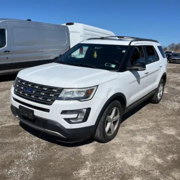 Photos of 2017 Ford Explorer XLT for sale in Indianapolis, IN at Indy Auto Man - Indianapolis