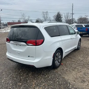 Another view of 2018 Chrysler Pacifica Hybrid Limited for sale in Indianapolis, IN at Indy Auto Man - Indianapolis
