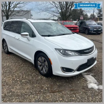 White 2018 Chrysler Pacifica Hybrid Limited for sale in Indianapolis, IN