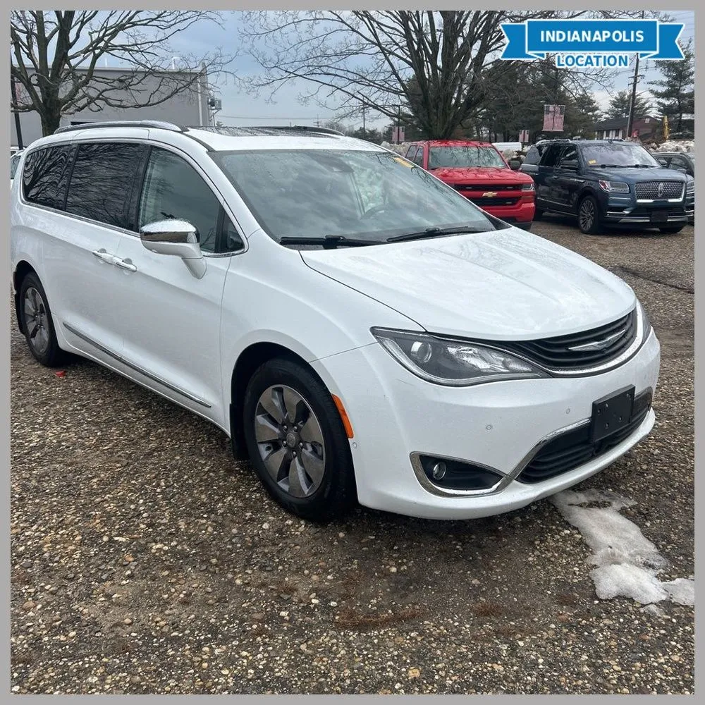 White 2018 Chrysler Pacifica Hybrid Limited for sale in Indianapolis, IN