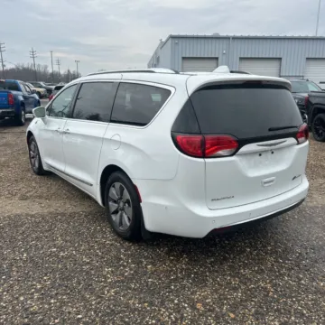 More photos of 2018 Chrysler Pacifica Hybrid Limited at Indy Auto Man - Indianapolis, IN