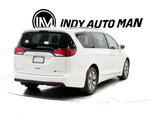 More photos of 2018 Chrysler Pacifica Hybrid Limited at Indy Auto Man - Indianapolis, IN