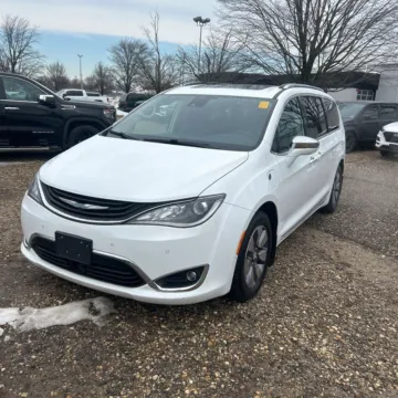 Photos of 2018 Chrysler Pacifica Hybrid Limited for sale in Indianapolis, IN at Indy Auto Man - Indianapolis