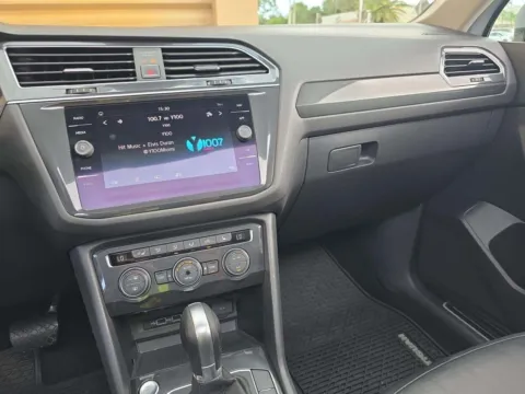 More photos of 2018 Volkswagen Tiguan 2.0T SEL Premium at Indy Auto Man - Indianapolis, IN