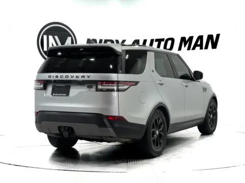More photos of 2018 Land Rover Discovery SE at Indy Auto Man - Indianapolis, IN