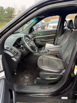 More photos of 2019 Ford Explorer XLT at Indy Auto Man - Indianapolis, IN