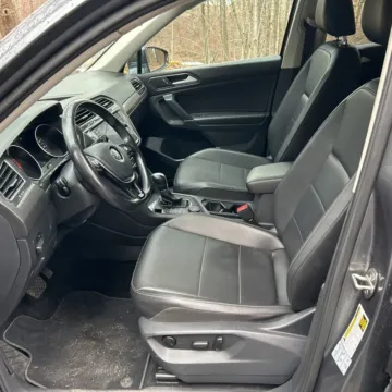 More photos of 2018 Volkswagen Tiguan 2.0T SE 4Motion at Indy Auto Man - Indianapolis, IN