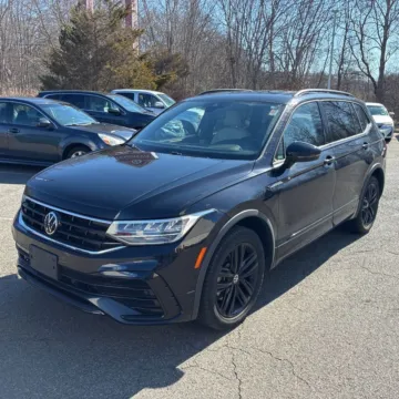 Photos of 2022 Volkswagen Tiguan 2.0T SE R-Line Black for sale in Indianapolis, IN at Indy Auto Man - Indianapolis