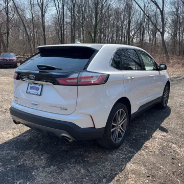 More photos of 2019 Ford Edge Titanium at Indy Auto Man - Indianapolis, IN