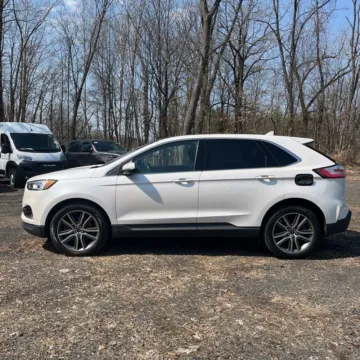 More photos of 2019 Ford Edge Titanium at Indy Auto Man - Indianapolis, IN