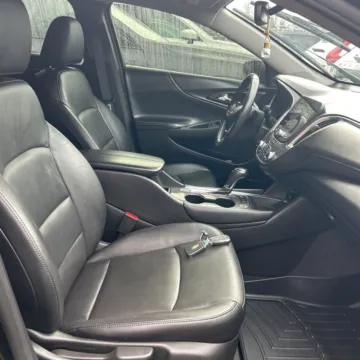 More photos of 2020 Chevrolet Malibu LT at Indy Auto Man - Indianapolis, IN