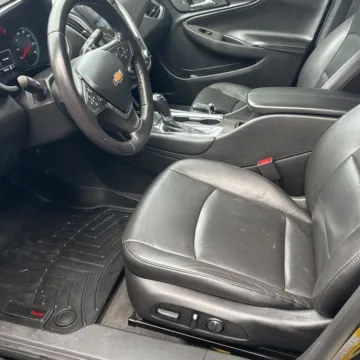 More photos of 2020 Chevrolet Malibu LT at Indy Auto Man - Indianapolis, IN