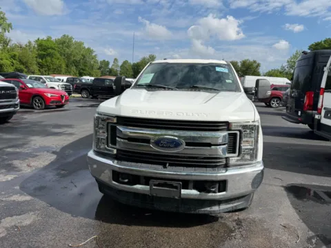 Photos of 2017 Ford F-250SD XLT for sale in Indianapolis, IN at Indy Auto Man - Indianapolis