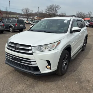 Photos of 2018 Toyota Highlander LE Plus for sale in Indianapolis, IN at Indy Auto Man - Indianapolis