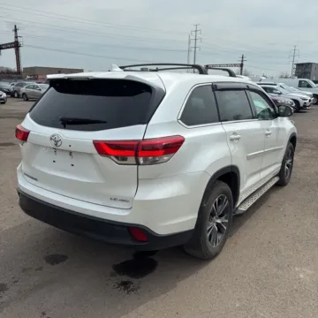 Another view of 2018 Toyota Highlander LE Plus for sale in Indianapolis, IN at Indy Auto Man - Indianapolis