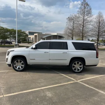 More photos of 2018 Cadillac Escalade ESV Premium at Indy Auto Man - Indianapolis, IN