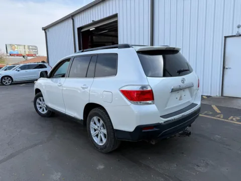 More photos of 2013 Toyota Highlander Base Plus V6 at Indy Auto Man - Indianapolis, IN