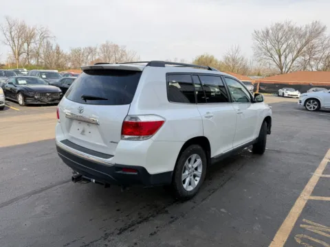 Another view of 2013 Toyota Highlander Base Plus V6 for sale in Indianapolis, IN at Indy Auto Man - Indianapolis