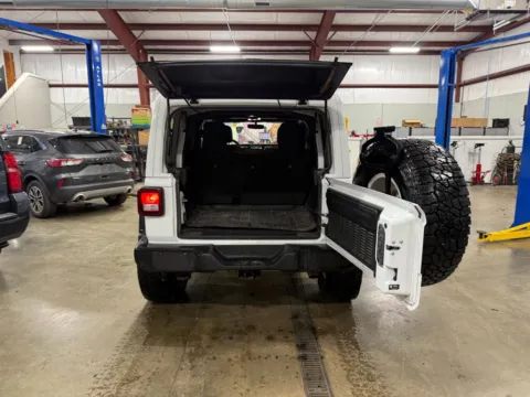 More photos of 2021 Jeep Wrangler Unlimited Islander at Indy Auto Man - Indianapolis, IN
