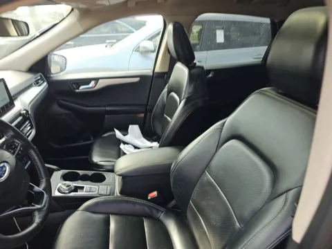 More photos of 2020 Ford Escape SEL at Indy Auto Man - Indianapolis, IN