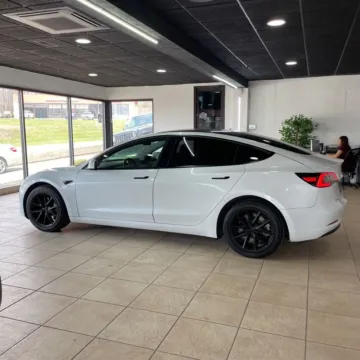 More photos of 2022 Tesla Model 3 Long Range at Indy Auto Man - Indianapolis, IN