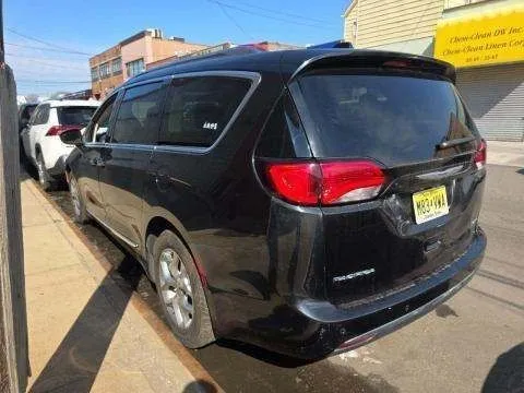 More photos of 2019 Chrysler Pacifica Limited at Indy Auto Man - Indianapolis, IN