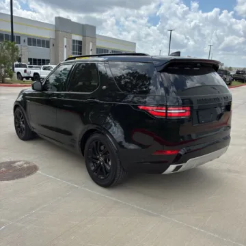 More photos of 2020 Land Rover Discovery Landmark Edition at Indy Auto Man - Indianapolis, IN
