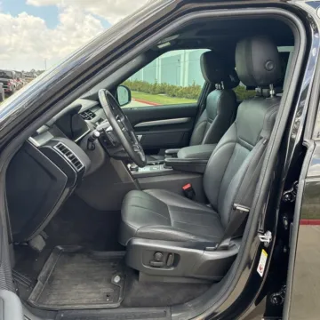 More photos of 2020 Land Rover Discovery Landmark Edition at Indy Auto Man - Indianapolis, IN