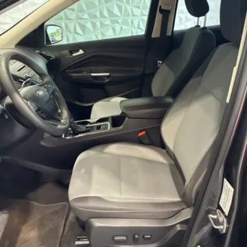 More photos of 2018 Ford Escape SE at Indy Auto Man - Indianapolis, IN