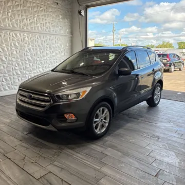 Photos of 2018 Ford Escape SE for sale in Indianapolis, IN at Indy Auto Man - Indianapolis