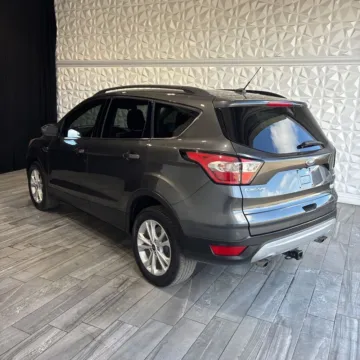 More photos of 2018 Ford Escape SE at Indy Auto Man - Indianapolis, IN
