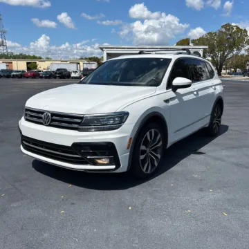 Photos of 2018 Volkswagen Tiguan 2.0T SEL Premium for sale in Indianapolis, IN at Indy Auto Man - Indianapolis
