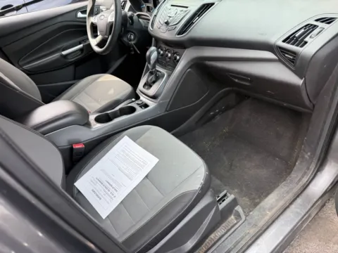 Photos of 2013 Ford Escape SE for sale in Indianapolis, IN at Indy Auto Man - Indianapolis