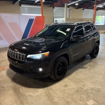 Photos of 2019 Jeep Cherokee Latitude Plus for sale in Indianapolis, IN at Indy Auto Man - Indianapolis