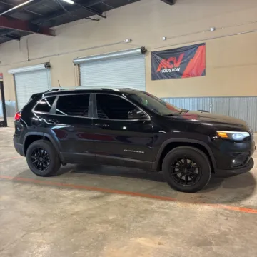 Another view of 2019 Jeep Cherokee Latitude Plus for sale in Indianapolis, IN at Indy Auto Man - Indianapolis