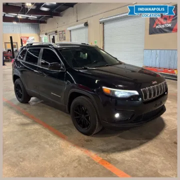 Black 2019 Jeep Cherokee Latitude Plus for sale in Indianapolis, IN