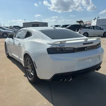 More photos of 2018 Chevrolet Camaro SS 2SS at Indy Auto Man - Indianapolis, IN