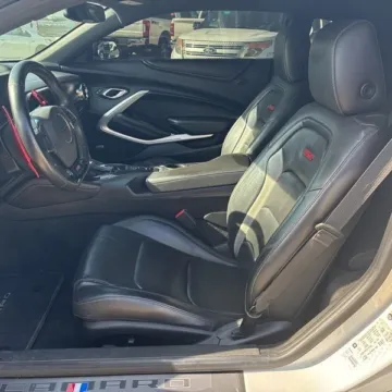 More photos of 2018 Chevrolet Camaro SS 2SS at Indy Auto Man - Indianapolis, IN