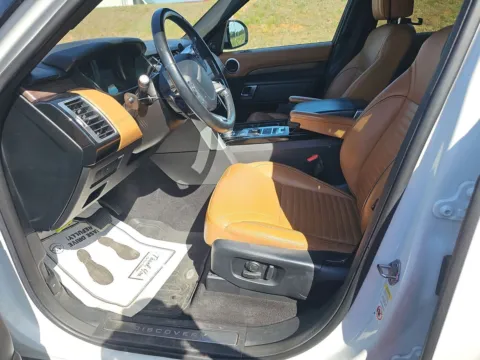 More photos of 2018 Land Rover Discovery HSE Luxury at Indy Auto Man - Indianapolis, IN