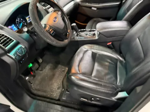 More photos of 2016 Ford Explorer XLT at Indy Auto Man - Indianapolis, IN