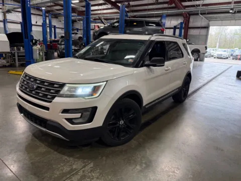 Photos of 2016 Ford Explorer XLT for sale in Indianapolis, IN at Indy Auto Man - Indianapolis