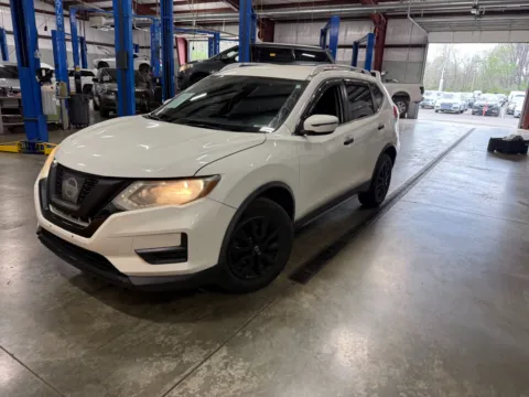 Photos of 2017 Nissan Rogue SV for sale in Indianapolis, IN at Indy Auto Man - Indianapolis