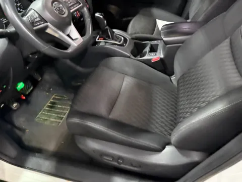 More photos of 2017 Nissan Rogue SV at Indy Auto Man - Indianapolis, IN