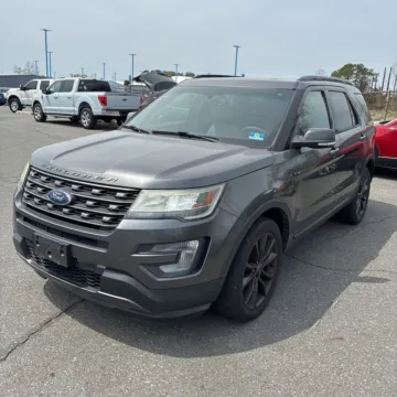 Photos of 2017 Ford Explorer XLT for sale in Indianapolis, IN at Indy Auto Man - Indianapolis