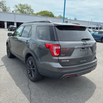 More photos of 2017 Ford Explorer XLT at Indy Auto Man - Indianapolis, IN