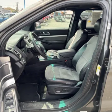 More photos of 2017 Ford Explorer XLT at Indy Auto Man - Indianapolis, IN