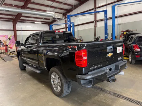 More photos of 2019 Chevrolet Silverado 2500HD High Country at Indy Auto Man - Indianapolis, IN